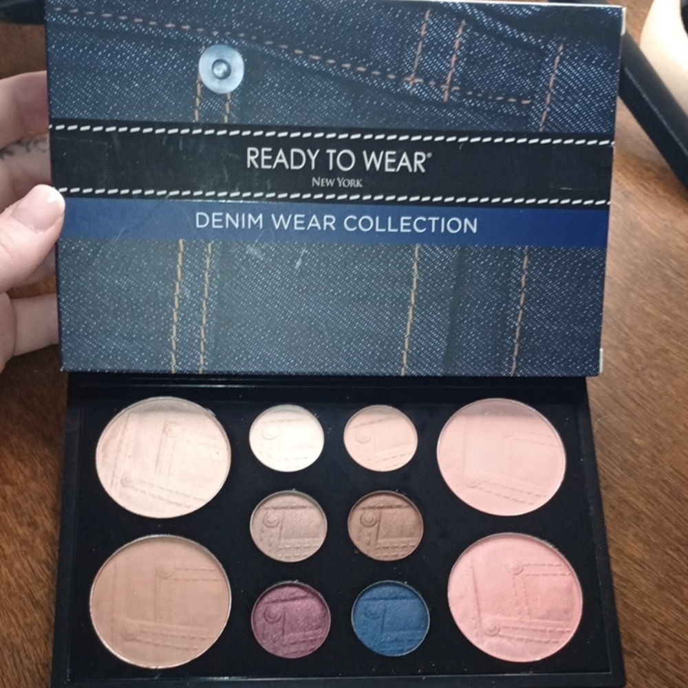 Ready To Wear Denim Wear Collection Eyeshadow Palette - Neutral & Pink Shades